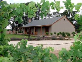 VineCrest Fine Barossa Wine - Attractions Perth 0