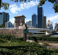 Former Victoria Bridge Abutment Memorial - Attractions Perth