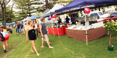 Broadbeach Beachfront Markets - Attractions Perth 6