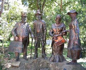 Dad, Dave, Mum And Mabel - Attractions Perth 1