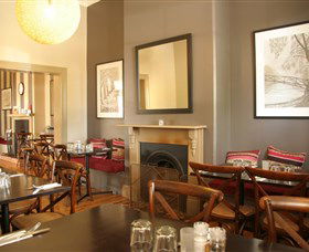 Gerry's @ The Commercial Hotel - Attractions Perth 1