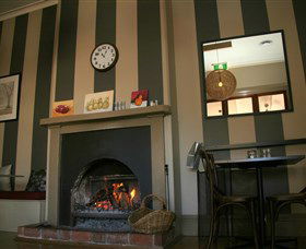 Gerry's @ The Commercial Hotel - Attractions Perth 2