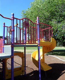 Fadden Pines Playground - Attractions Perth 2