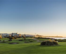 Wollongong Golf Club - Attractions Perth 3