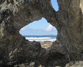 Glasshouse Rocks And Pillow Lava - Attractions Perth 0
