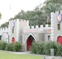 Macadamia Castle - Attractions Perth