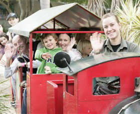 Macadamia Castle - Attractions Perth 3