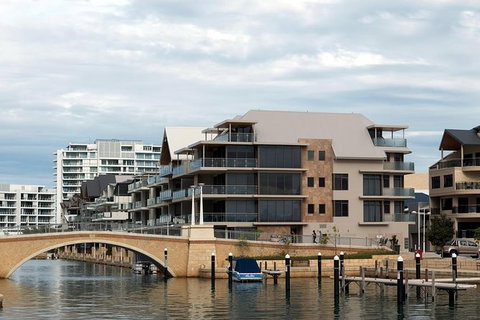 Full-Day Mandurah Dolphins, Chocolate & Fremantle Tour - Attractions Perth 1