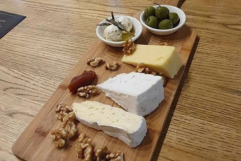 Hobart Small Group Wine Tour Saturday Afternoon: Wines, Gins & Cheeses - Attractions Perth 4