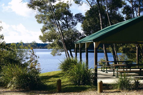 Lake Paluma - Attractions Perth 1