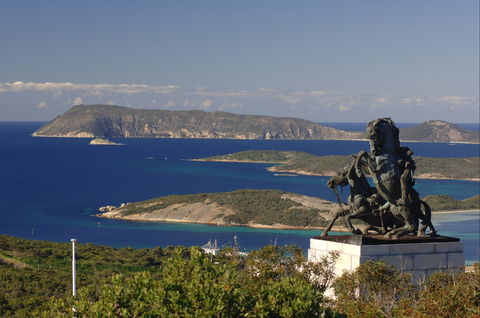 Padre White Lookout - Attractions Perth 1
