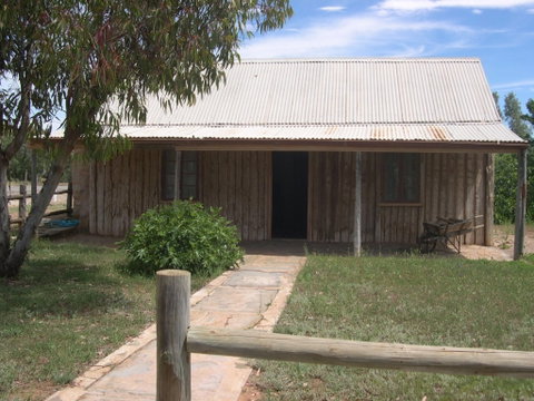 Early Settlers Cottage (Solly's Hut) - Attractions Perth 0