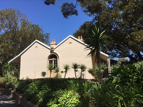 Black Rock House - Attractions Perth 2