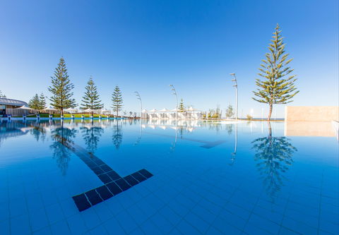 Scarborough Beach Pool - Attractions Perth 0