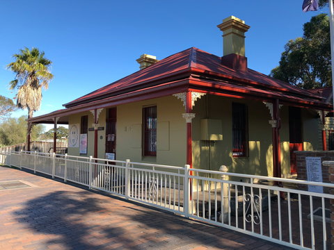 Dredge's Cottage - Attractions Perth 1