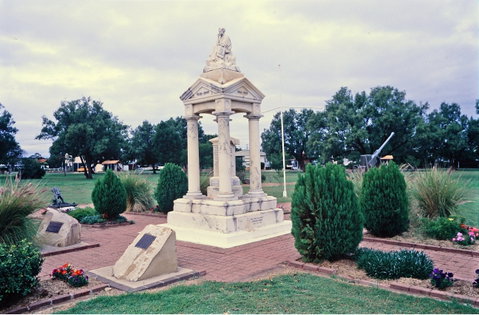 Weeping Mother Memorial - Attractions Perth 0