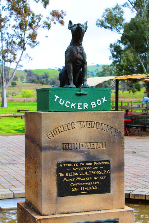 The Dog On The Tucker Box - Attractions Perth 0