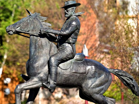 Thunderbolt's Statue And Constable Walker Memorial - Attractions Perth 0