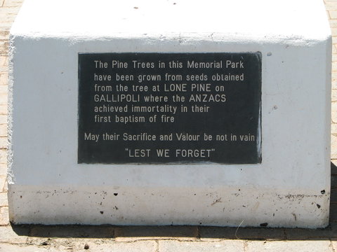 War Memorial And Heroes Avenue, Roma - Attractions Perth 1