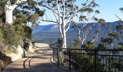 Three Sisters Walk - Attractions Perth 0