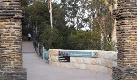 Three Sisters Walk - Attractions Perth 1