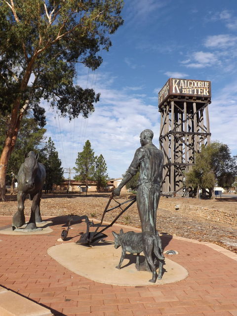 Merredin Railway Water Tower - Attractions Perth 0