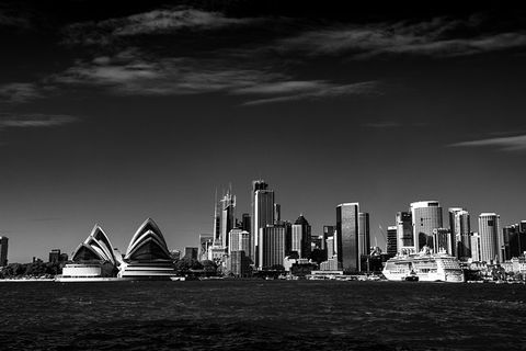 REGAL - Luxury Airport Round Trip, Bespoke Premium Transfer And Tours - Attractions Perth 1