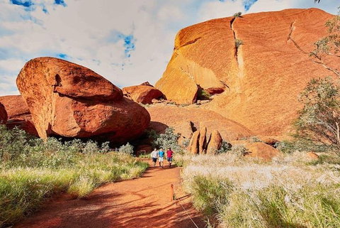 Explore Uluru: 7 Hours Guide Tour At Sunrise With Light Breakfast - Attractions Perth 2