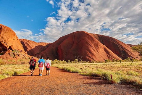 Explore Uluru: 7 Hours Guide Tour At Sunrise With Light Breakfast - Attractions Perth 3