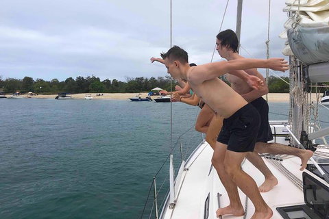 Sailing Curlew Escape On Moreton Bay - Attractions Perth 11