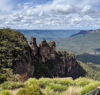 Blue Mountains Private Tour - wild kangaroos waterfalls and The Three Sisters - Attractions Perth